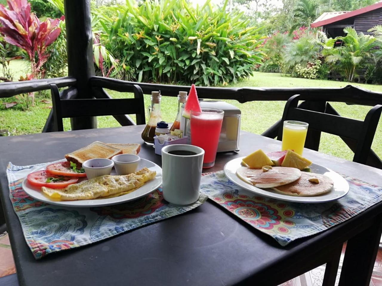 Hotel Tangara Arenal B&B La Fortuna Bagian luar foto